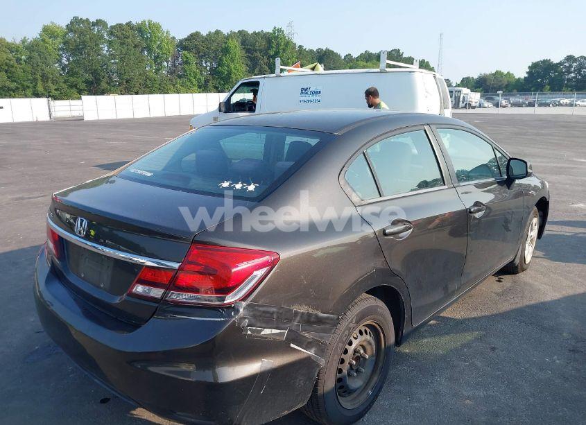 Photo 4 of 2013 Honda Civic LX (VIN 19XFB2F55DE015397)