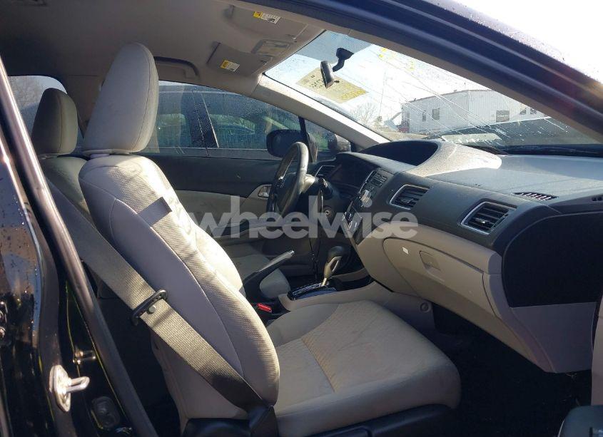 Photo 5 of 2014 Honda Civic LX (VIN 19XFB2F55EE263019)