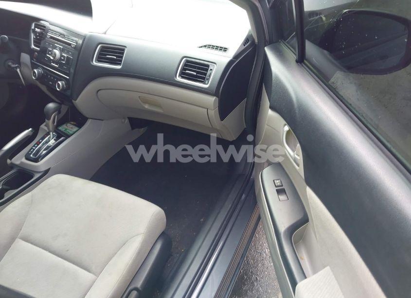 Photo 5 of 2013 Honda Civic LX (VIN 19XFB2F56DE097124)