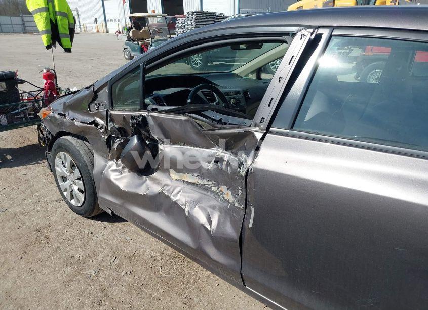 Photo 6 of 2012 Honda Civic LX (VIN 19XFB2F57CE069010)