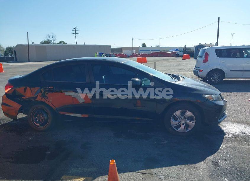 Photo 13 of 2013 Honda Civic LX (VIN 19XFB2F57DE280810)