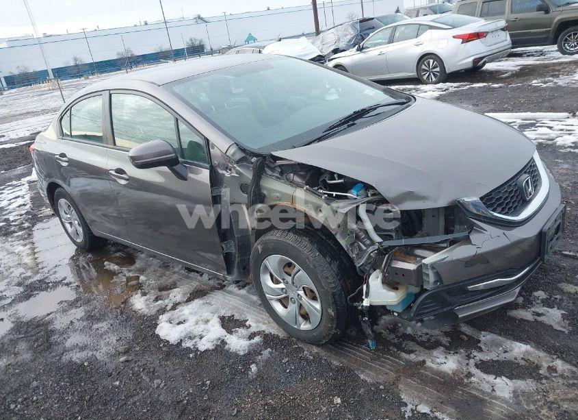 2015 Honda Civic LX (VIN 19XFB2F57FE007952) main photo