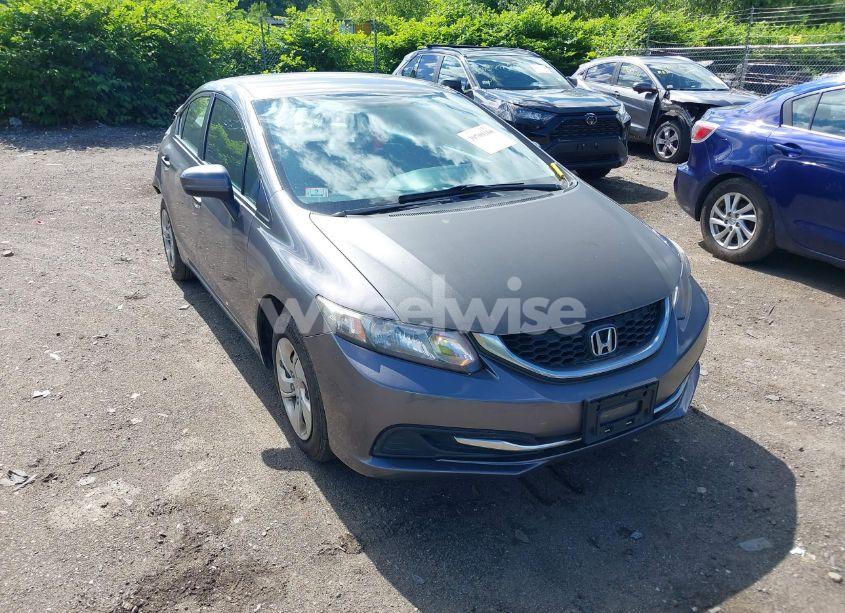 2015 Honda Civic LX (VIN 19XFB2F57FE202739) main photo