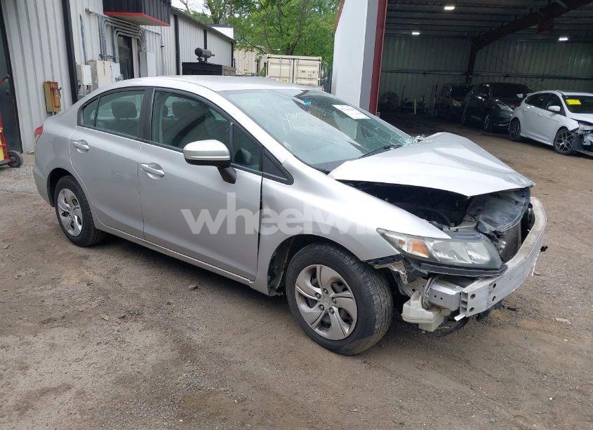 2015 Honda Civic LX (VIN 19XFB2F57FE225891) main photo