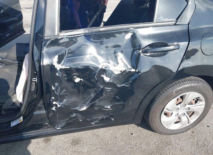 Photo 6 of 2015 Honda Civic LX (VIN 19XFB2F57FE247521)