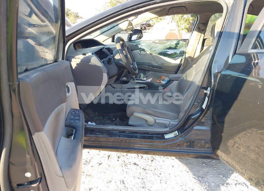 Photo 5 of 2012 Honda Civic LX (VIN 19XFB2F58CE081912)