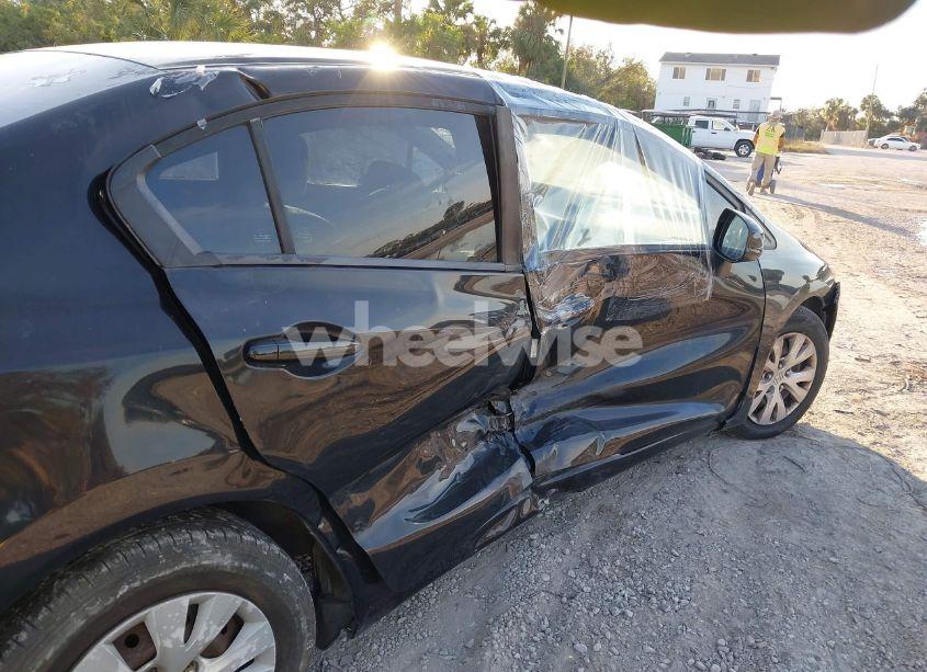 Photo 6 of 2012 Honda Civic LX (VIN 19XFB2F58CE081912)