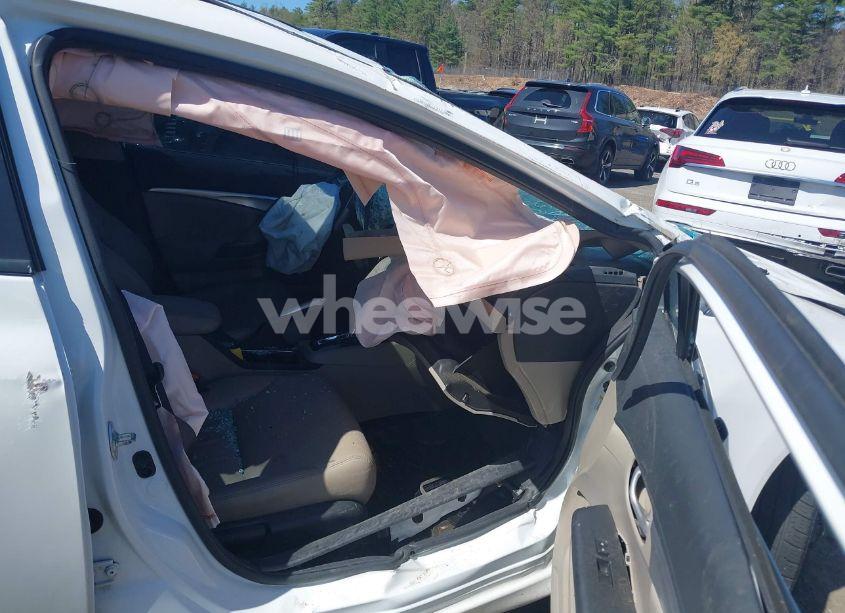 Photo 5 of 2015 Honda Civic EX-L (VIN 19XFB2F95FE031105)