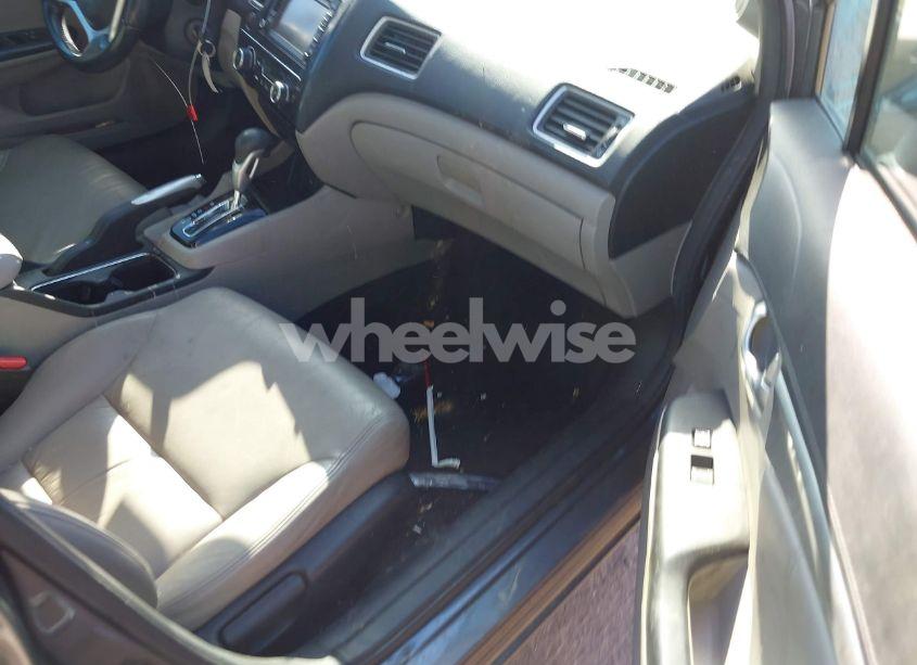 Photo 5 of 2013 Honda Civic EX-L (VIN 19XFB2F97DE008809)