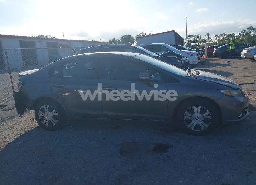 Photo 13 of 2013 Honda Civic HYBRID (VIN 19XFB4F33DE000620)