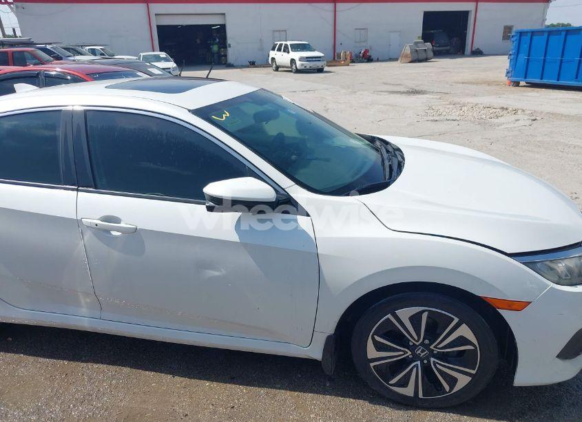 Photo 13 of 2018 Honda Civic EX-T (VIN 19XFC1E31JE003461)