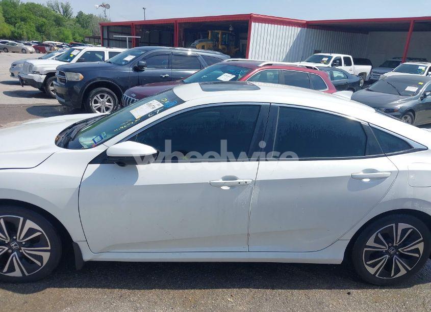 Photo 14 of 2018 Honda Civic EX-T (VIN 19XFC1E31JE003461)