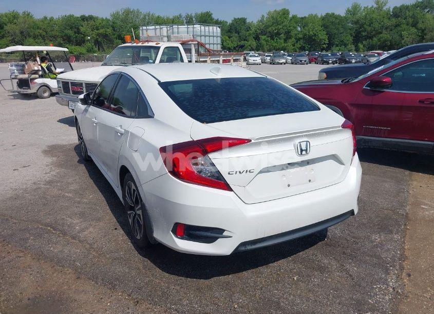 Photo 3 of 2018 Honda Civic EX-T (VIN 19XFC1E31JE003461)