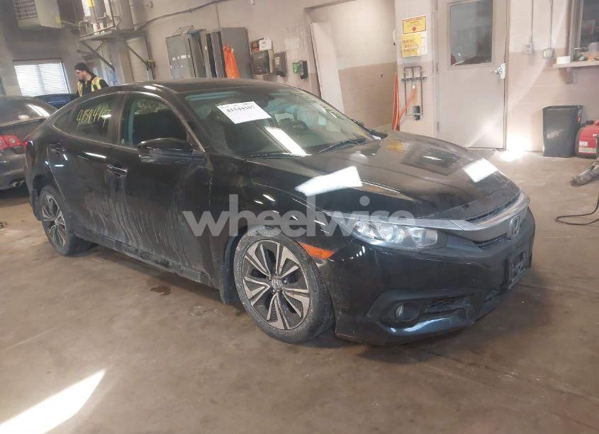 2017 Honda Civic EX-T (VIN 19XFC1E36HE020833) main photo