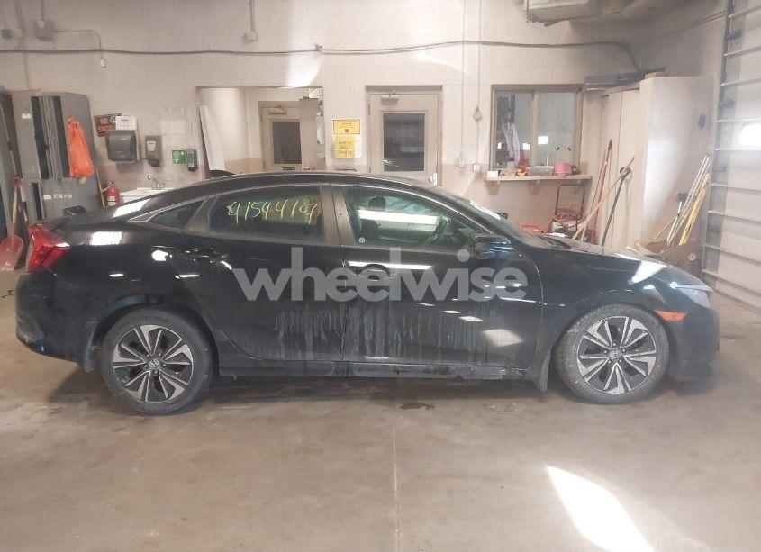 Photo 13 of 2017 Honda Civic EX-T (VIN 19XFC1E36HE020833)