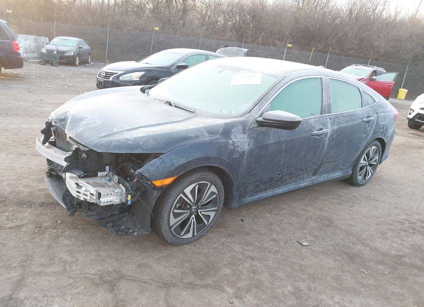 Photo 2 of 2018 Honda Civic EX-T (VIN 19XFC1E3XJE003717)