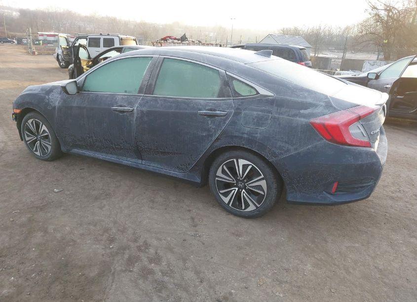 Photo 3 of 2018 Honda Civic EX-T (VIN 19XFC1E3XJE003717)