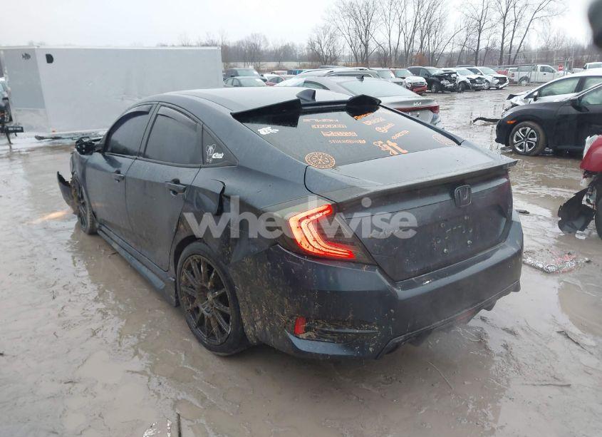 Photo 3 of 2018 Honda Civic EX-T (VIN 19XFC1E3XJE003880)