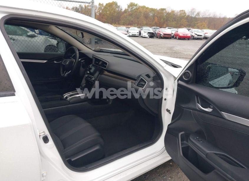 Photo 5 of 2019 Honda Civic EX (VIN 19XFC1F30KE014404)