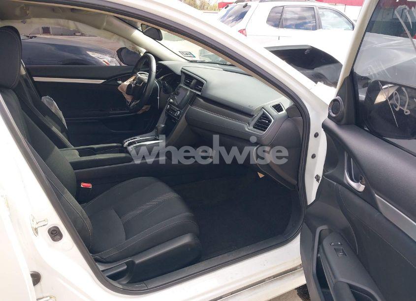 Photo 5 of 2019 Honda Civic EX (VIN 19XFC1F30KE208186)