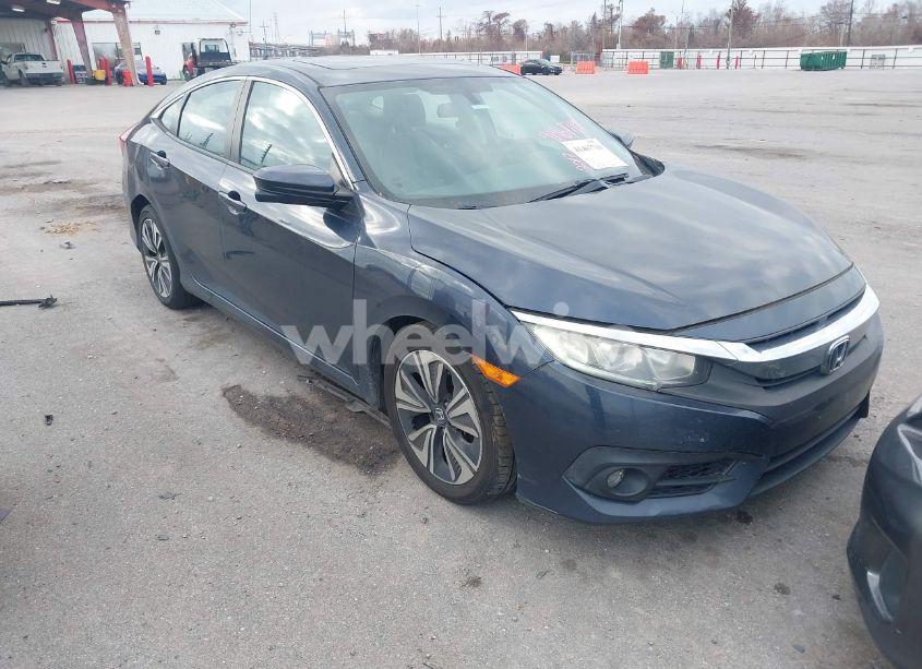 2017 Honda Civic EX-T (VIN 19XFC1F31HE010631) main photo