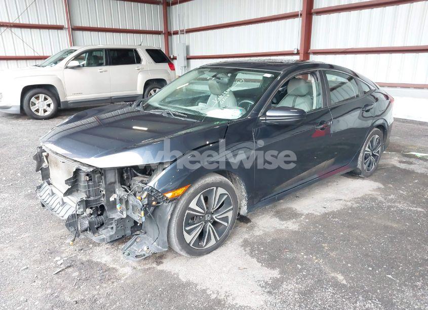 Photo 2 of 2018 Honda Civic EX-T (VIN 19XFC1F31JE201357)
