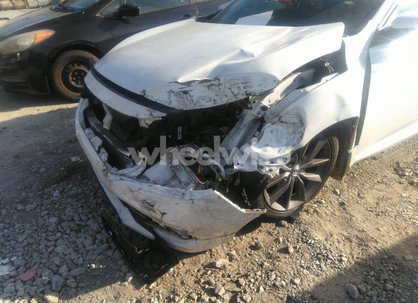 Photo 6 of 2019 Honda Civic EX (VIN 19XFC1F31KE002214)