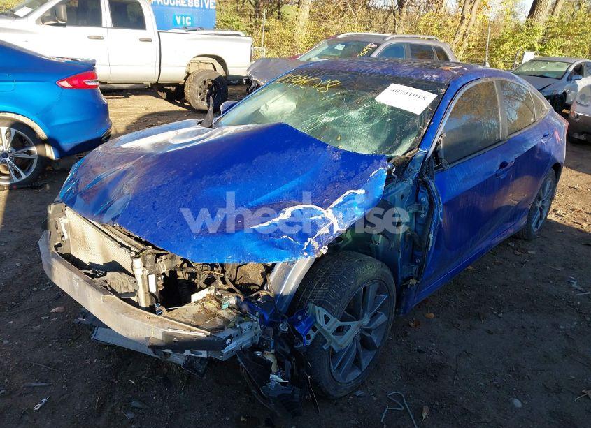 Photo 2 of 2019 Honda Civic EX (VIN 19XFC1F31KE020180)