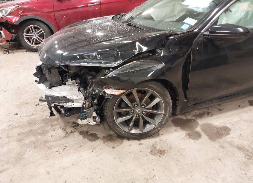 Photo 6 of 2019 Honda Civic EX (VIN 19XFC1F31KE200615)