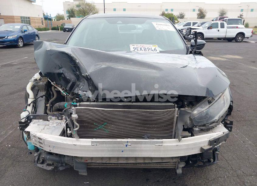 Photo 13 of 2019 Honda Civic EX (VIN 19XFC1F31KE216118)