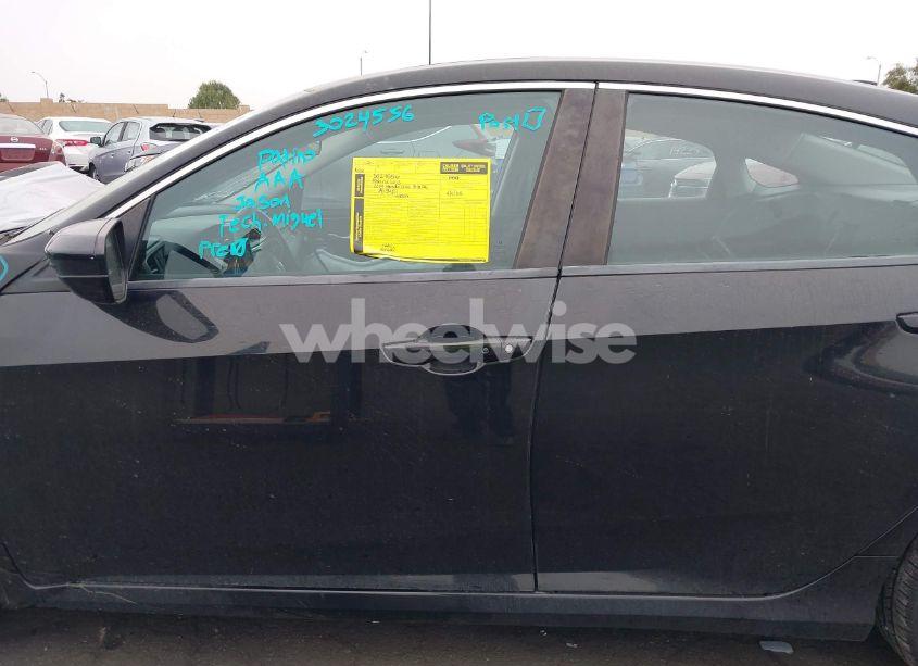 Photo 15 of 2019 Honda Civic EX (VIN 19XFC1F31KE216118)