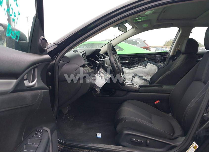 Photo 5 of 2019 Honda Civic EX (VIN 19XFC1F31KE216118)