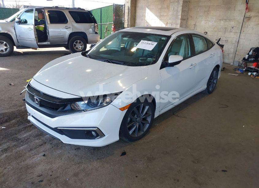 Photo 2 of 2019 Honda Civic EX (VIN 19XFC1F32KE204902)