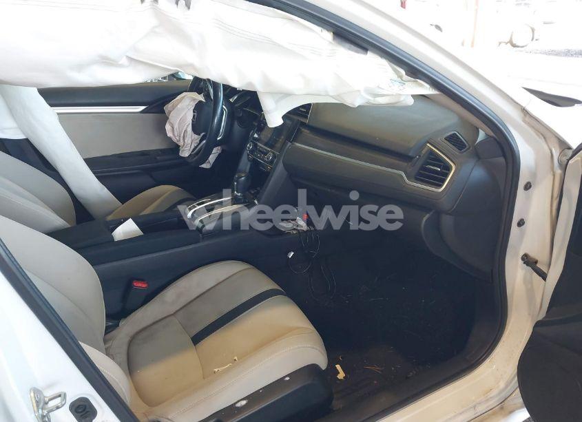 Photo 5 of 2019 Honda Civic EX (VIN 19XFC1F32KE204902)