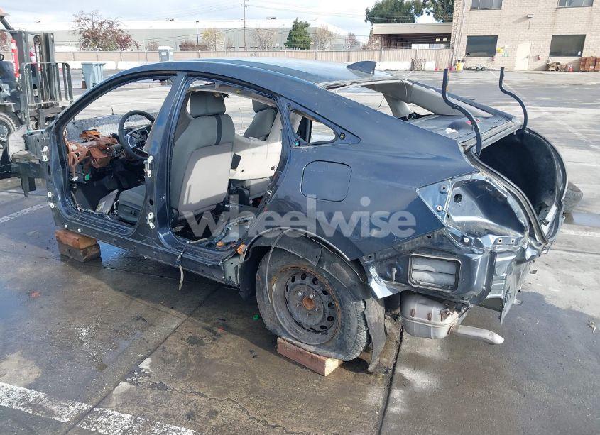 Photo 3 of 2019 Honda Civic EX (VIN 19XFC1F33KE209882)