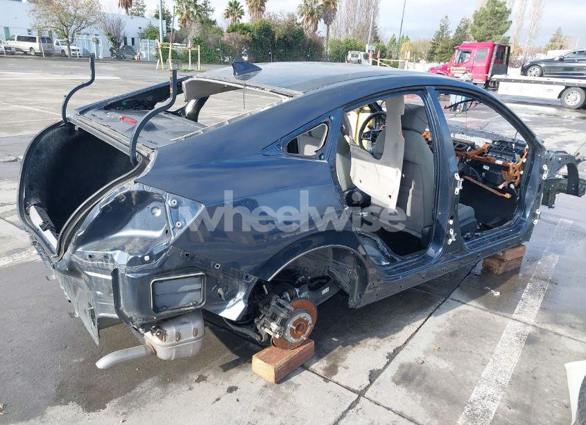 Photo 4 of 2019 Honda Civic EX (VIN 19XFC1F33KE209882)