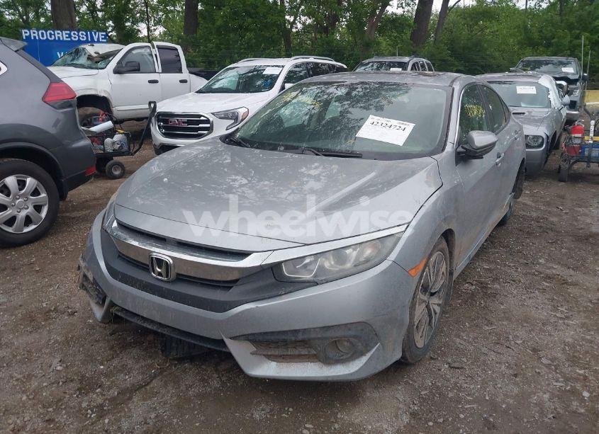 Photo 2 of 2016 Honda Civic EX-T (VIN 19XFC1F35GE000392)