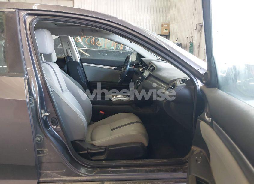 Photo 5 of 2019 Honda Civic EX (VIN 19XFC1F35KE003981)