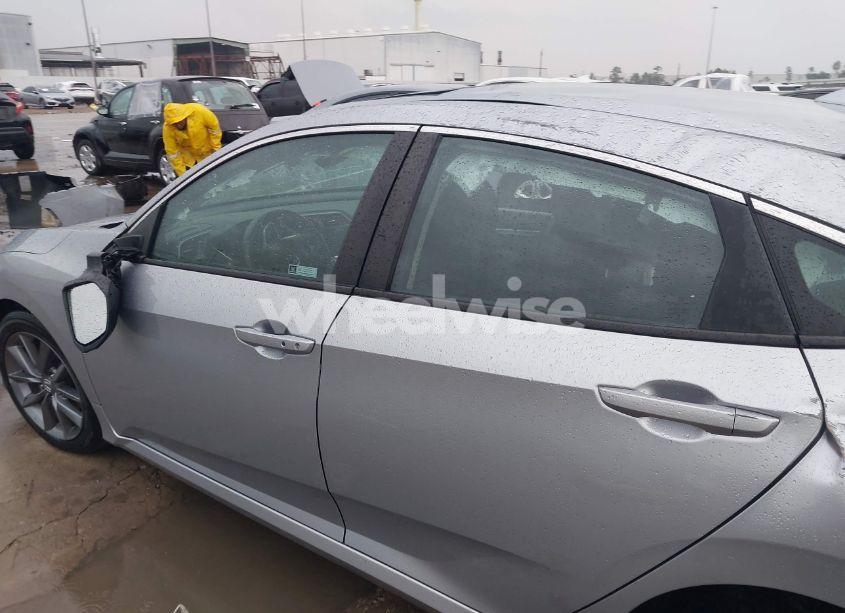 Photo 19 of 2019 Honda Civic EX (VIN 19XFC1F36KE210718)