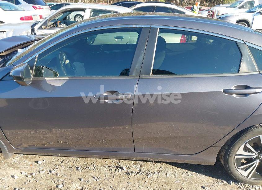 Photo 13 of 2017 Honda Civic EX-T (VIN 19XFC1F38HE014126)