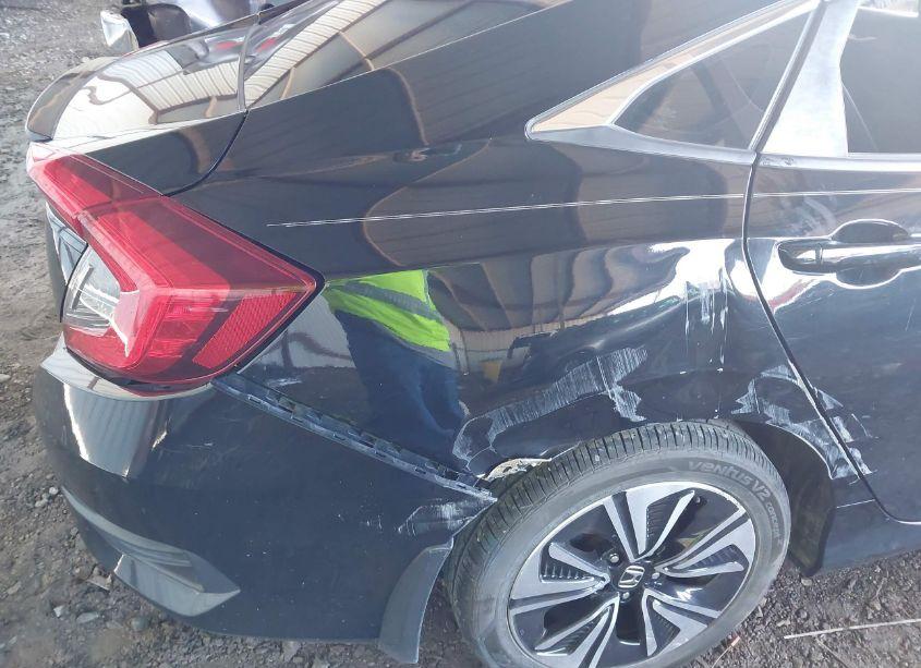 Photo 4 of 2017 Honda Civic EX-T (VIN 19XFC1F39HE018928)