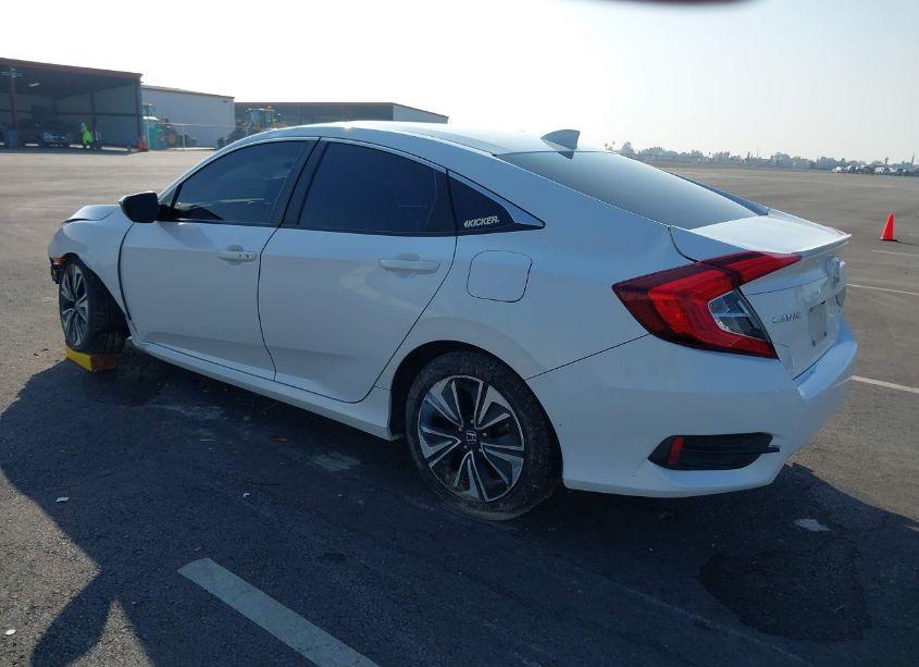 Photo 3 of 2018 Honda Civic EX-T (VIN 19XFC1F39JE201865)