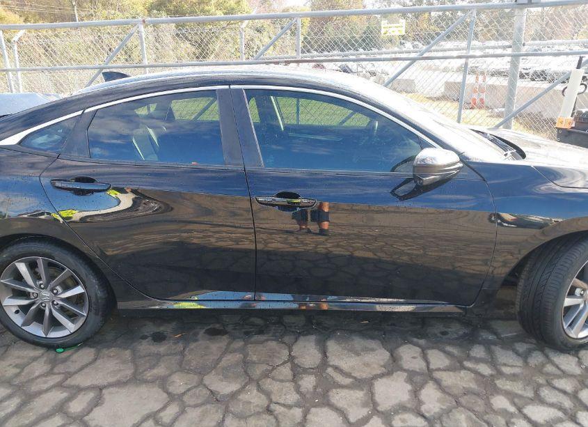 Photo 13 of 2019 Honda Civic EX (VIN 19XFC1F39KE016331)