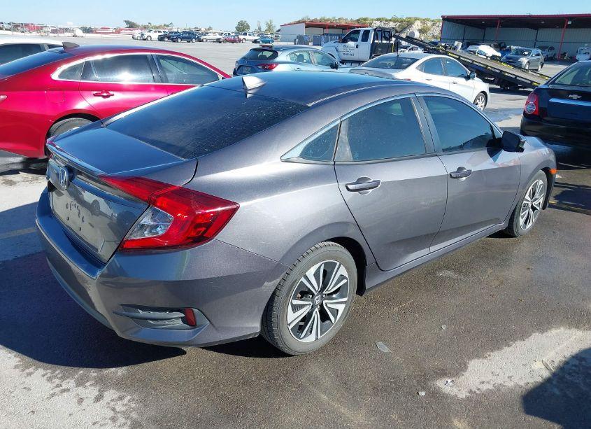 Photo 4 of 2017 Honda Civic EX-T (VIN 19XFC1F3XHE004648)