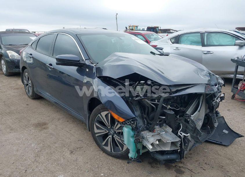 2018 Honda Civic EX-T (VIN 19XFC1F3XJE000833) main photo