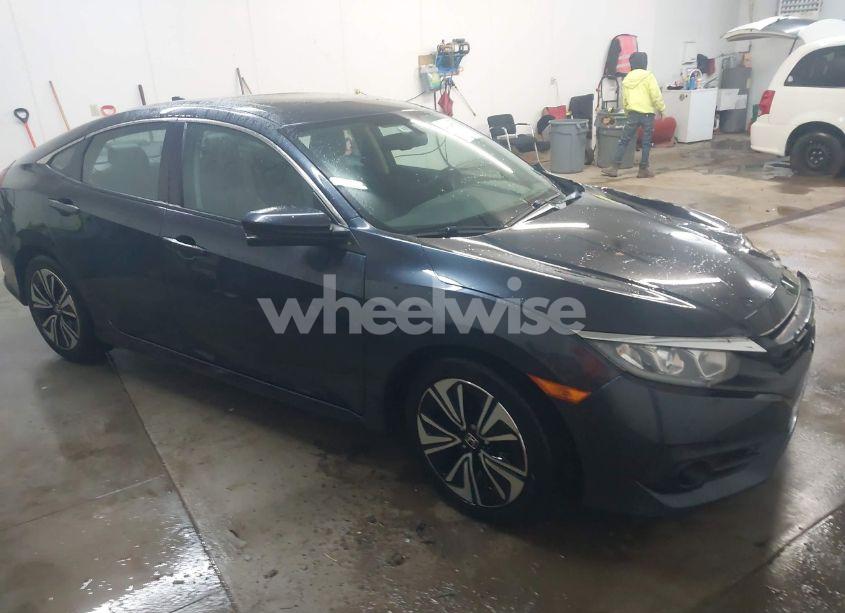 2017 Honda Civic EX-L (VIN 19XFC1F71HE017761) main photo