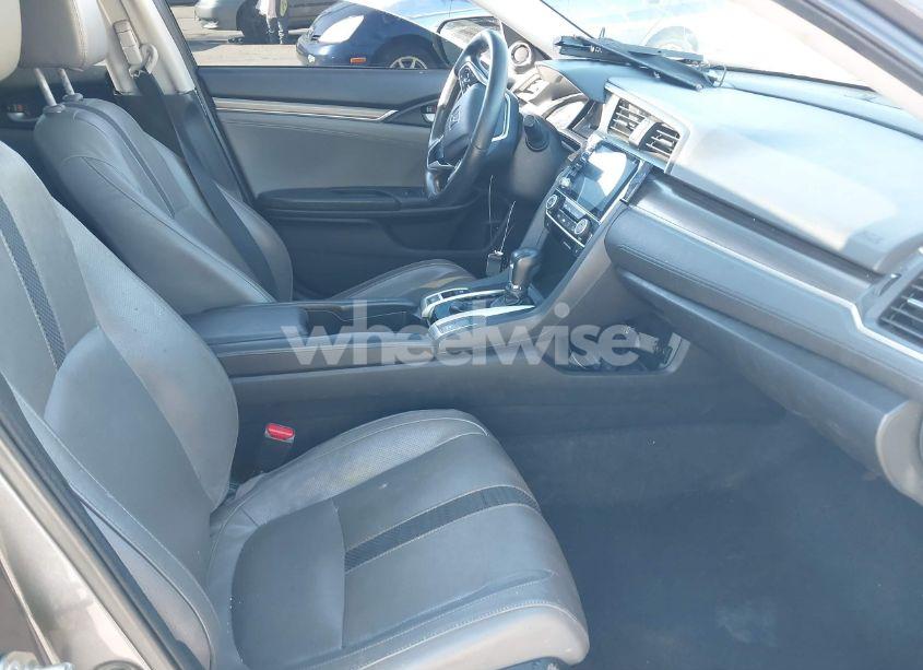 Photo 5 of 2019 Honda Civic EX-L (VIN 19XFC1F72KE215823)