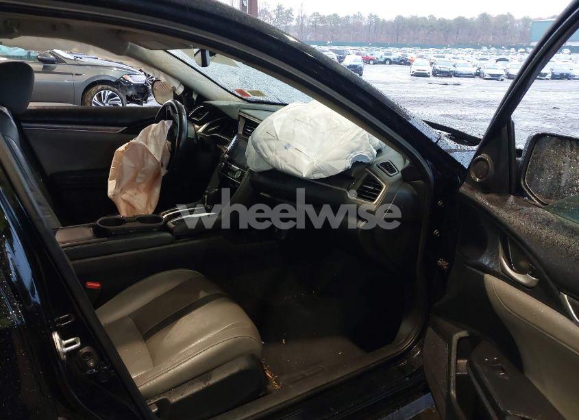 Photo 5 of 2019 Honda Civic EX-L (VIN 19XFC1F74KE211496)