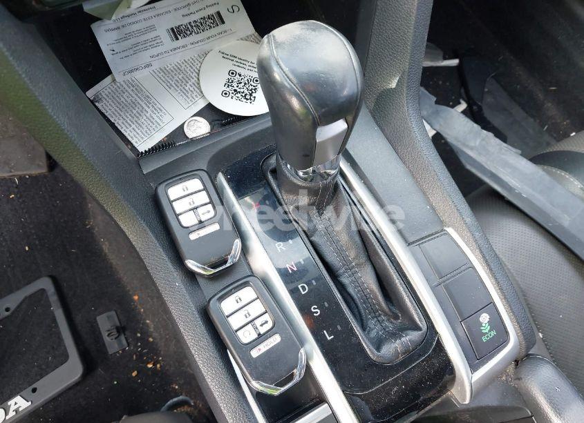 Photo 11 of 2016 Honda Civic EX-L (VIN 19XFC1F75GE209201)