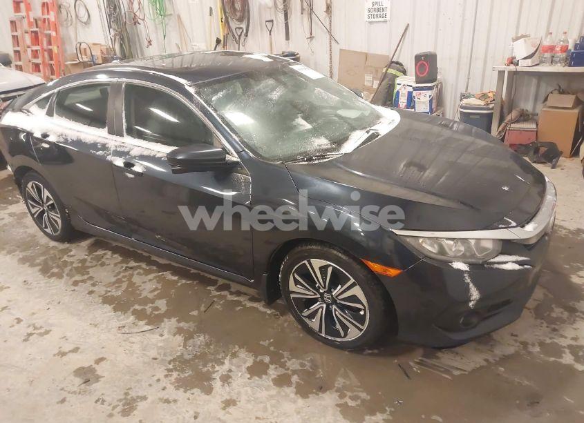2017 Honda Civic EX-L (VIN 19XFC1F77HE017764) main photo
